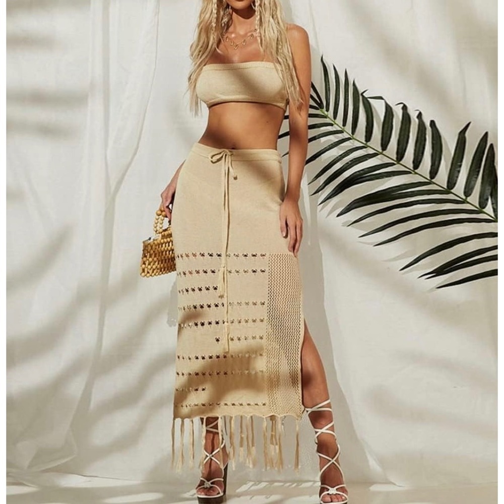 Micas Knit Tube Top And Tassel Hem Skirt Set
size L‎ BEIGE